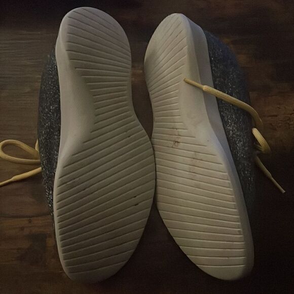 Allbirds The Wool Runner Gray Merino
Yellow Laces Size 9 - Picture 3 of 6